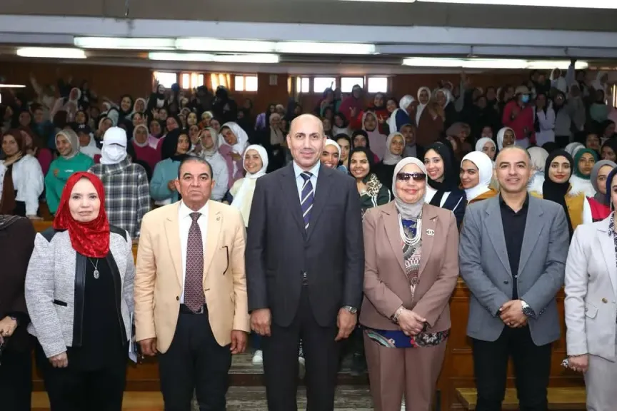 جانب من الندوة 