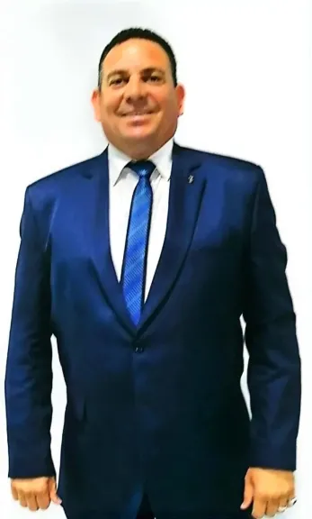 كابتن أيمن علي حسن