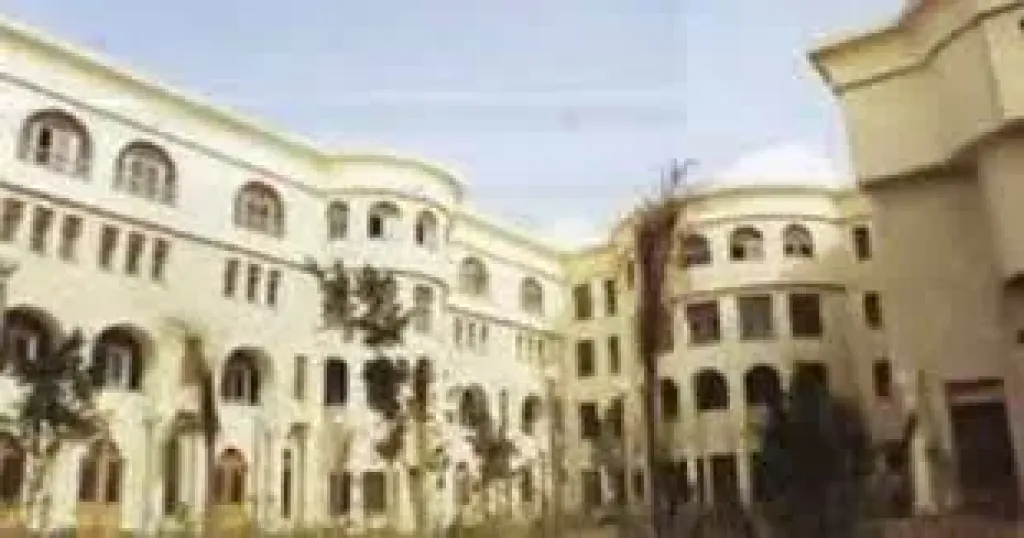  استئصال ورم بالثديين وزنه 55 كيلو