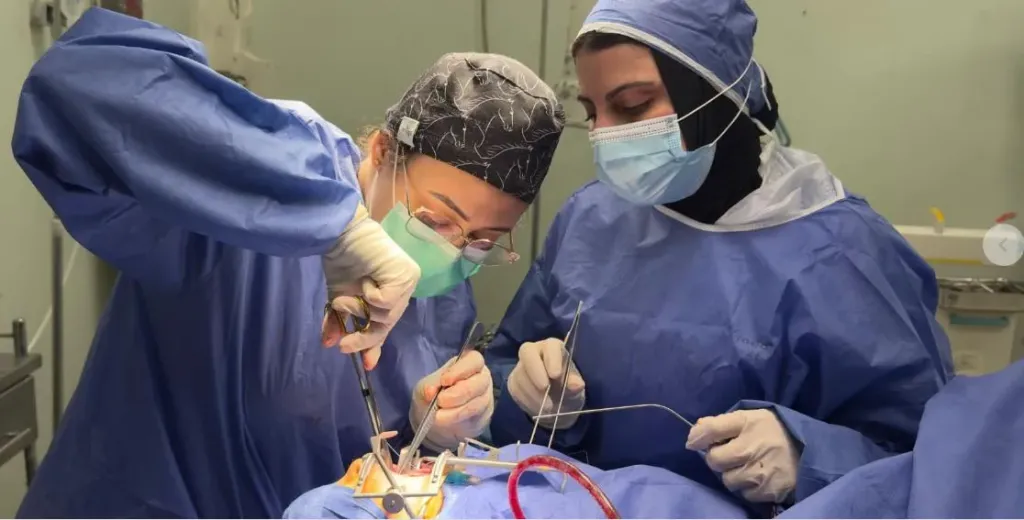 عملية تجميل لطفلة بوحدة الحروق والتجميل بمستشفى سوهاج العام