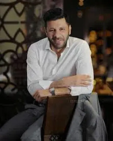 الفنان اياد نصار