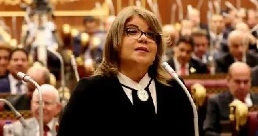 النائبة فيبي فوزي وكيل مجلس الشيوخ