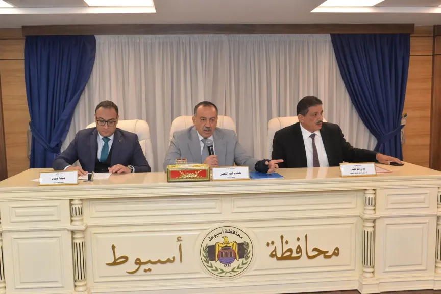 جانب من متابعه 