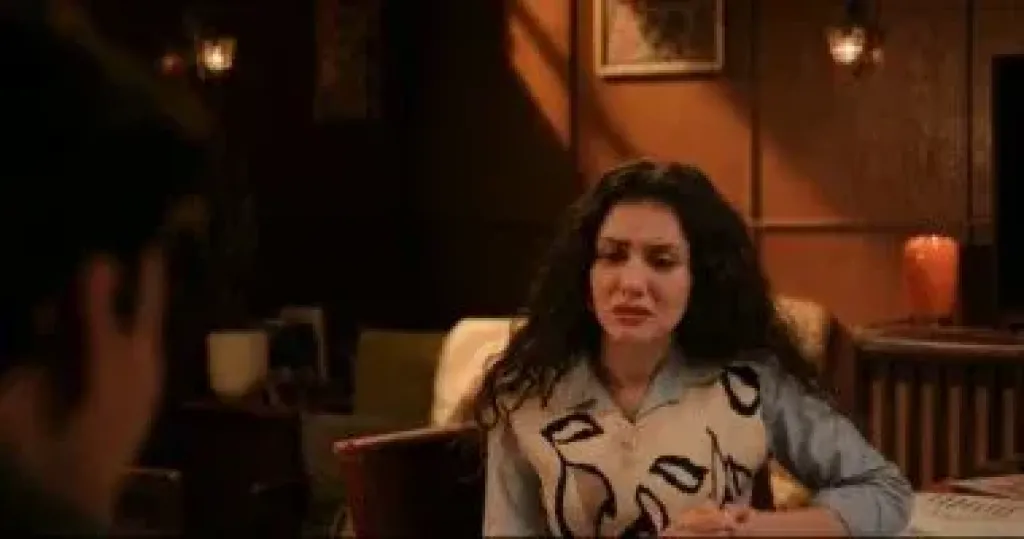 نجلاء تخيط بدلتها