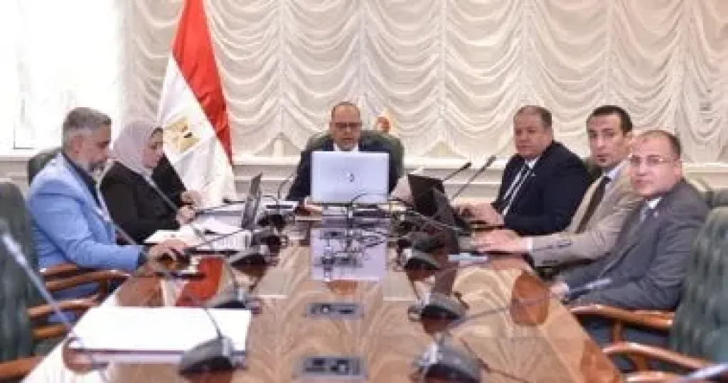 مشاركة وزير العمل فى وقائع توزيع عقود عمل في 26 محافظة