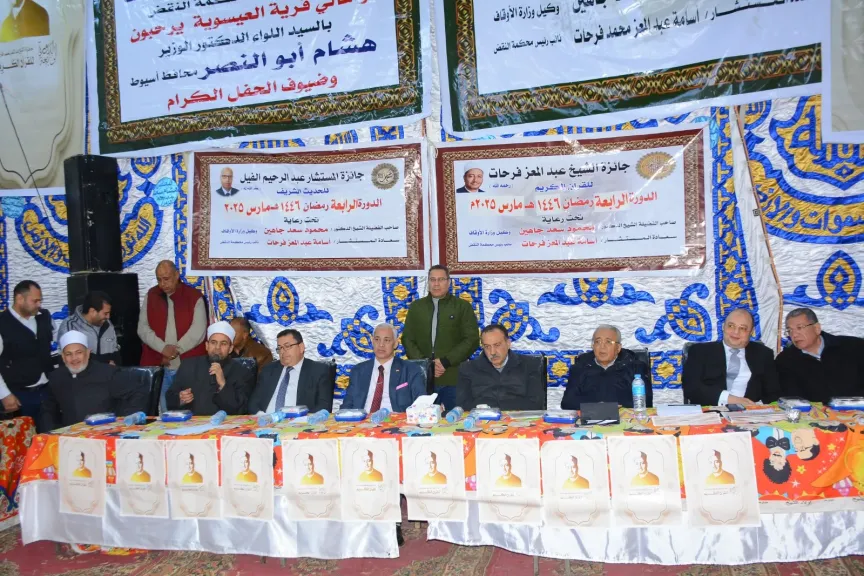 جانب من متابعه 