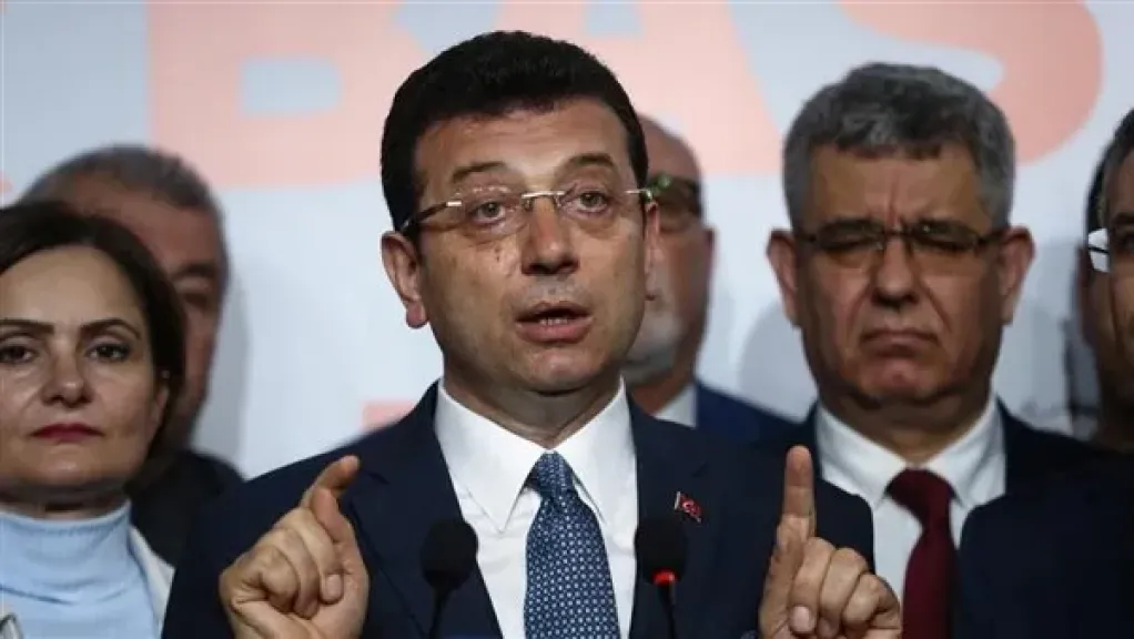 رئيس بلدية اسطنبول المعارض أكرم إمام أوغلو أصدر قاض في تركيا، اليوم الأحد، قرارًا بسجن رئيس بلدية اسطنبول المعارض أكرم إمام أوغلو بتهمة "الفساد"، وقد أثار توقيفه الأربعاء موجة واسع