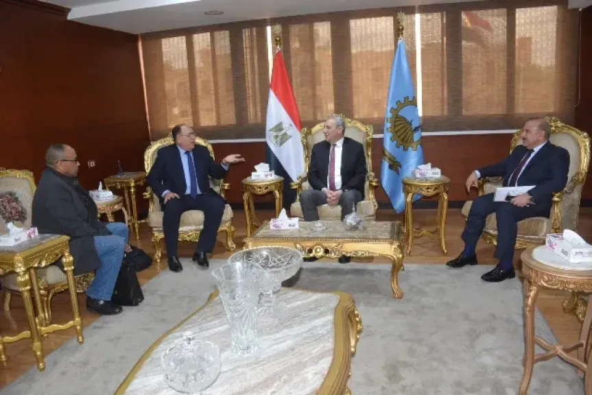 محافظ الغربية خلال لقاء وفد جهاز المشروعات الوطنية