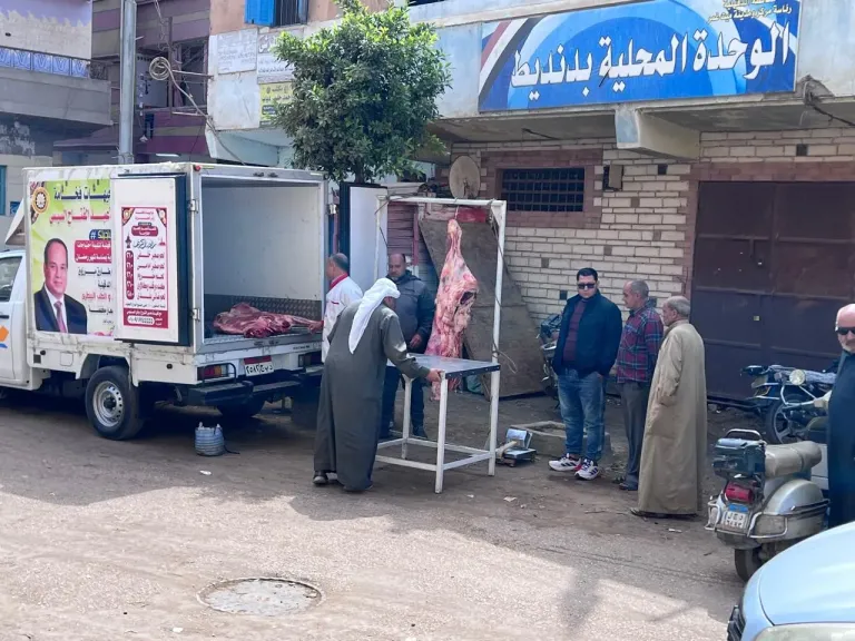 قافلة سيارات لبيع اللحوم بأسعار مخفضة في ميت غمر