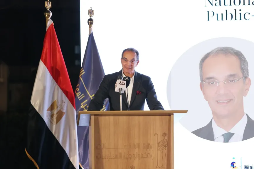 وزير الاتصالات