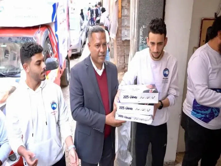 حزب مستقبل وطن يوزع 1500 وجبة على المسافرين
