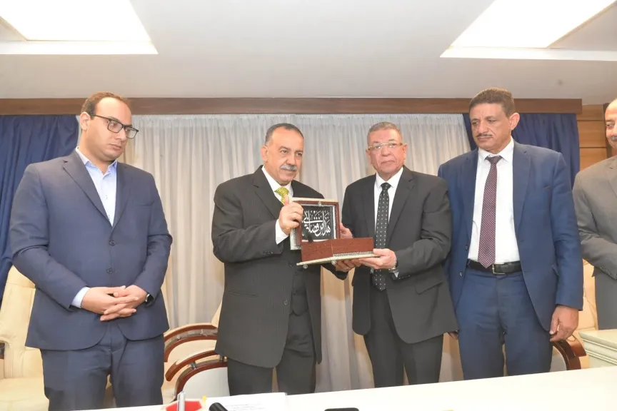 محافظ أسيوط 