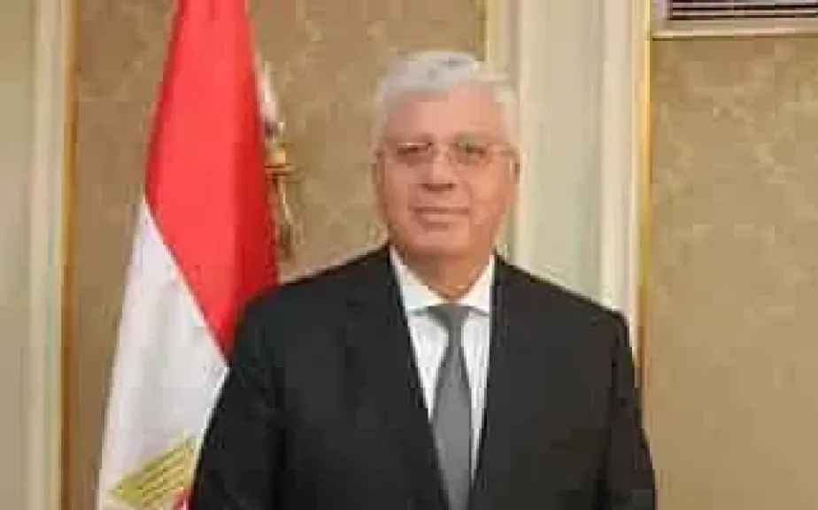 الدكتور ايمن عاشور