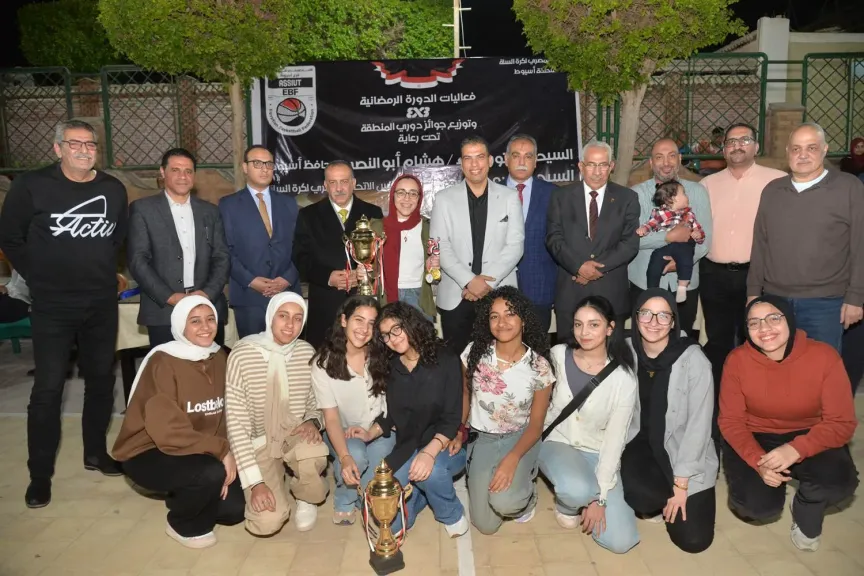 جانب من متابعه 