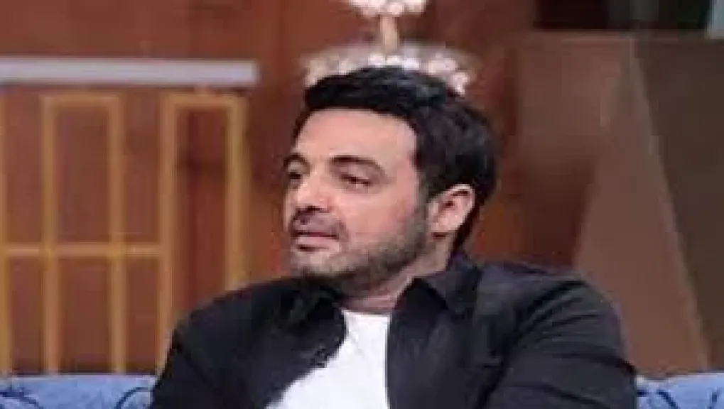 عمرو محمود ياسين يثير الجدل