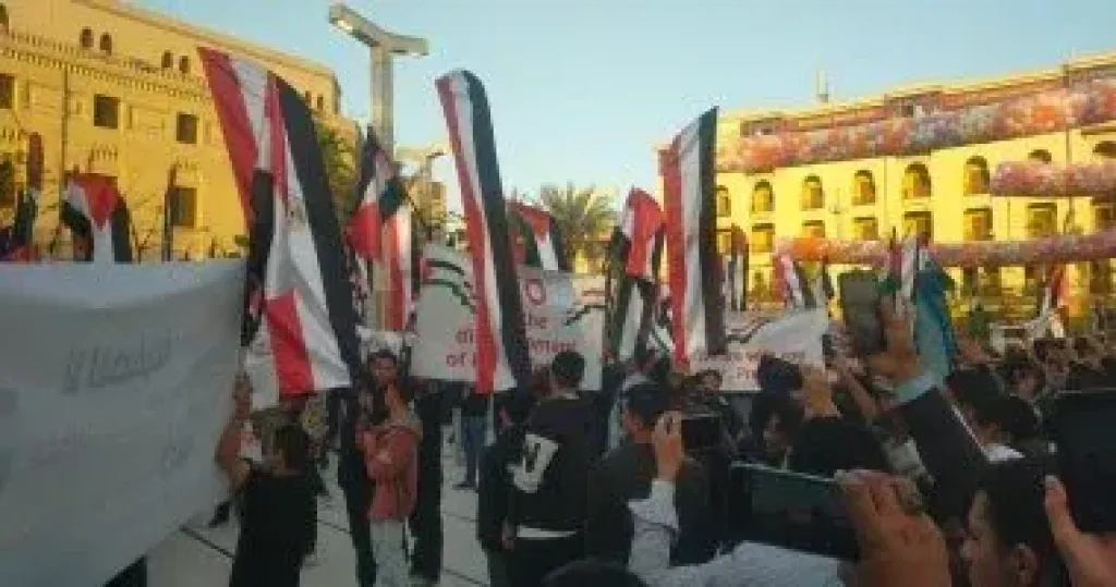 صلاة عيد الفطر المبارك بمسجد الإمام الحسين