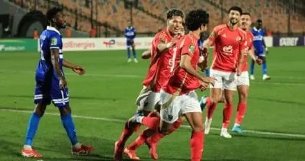 محمد هانى يحتفل مع زملائه بهدفه فى الهلال السودانى