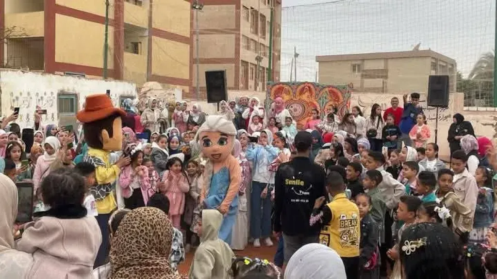 جانب من متابعه 