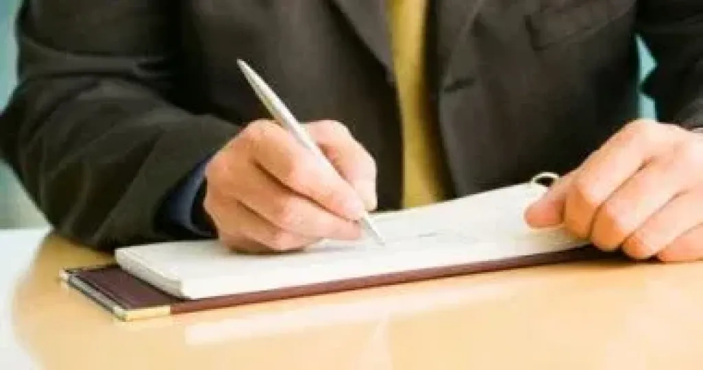 توقيع إيصال الأمانة - أرشيفية