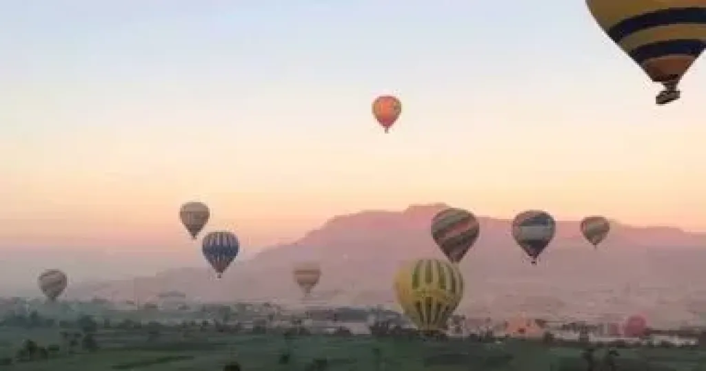 البالون الطائر 