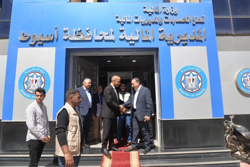 جانب من متابعه 