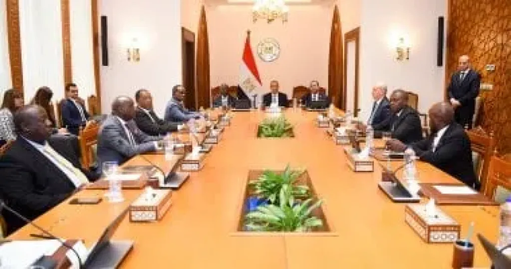 وزير الخارجية مع أعضاء اللجنة التنفيذية
