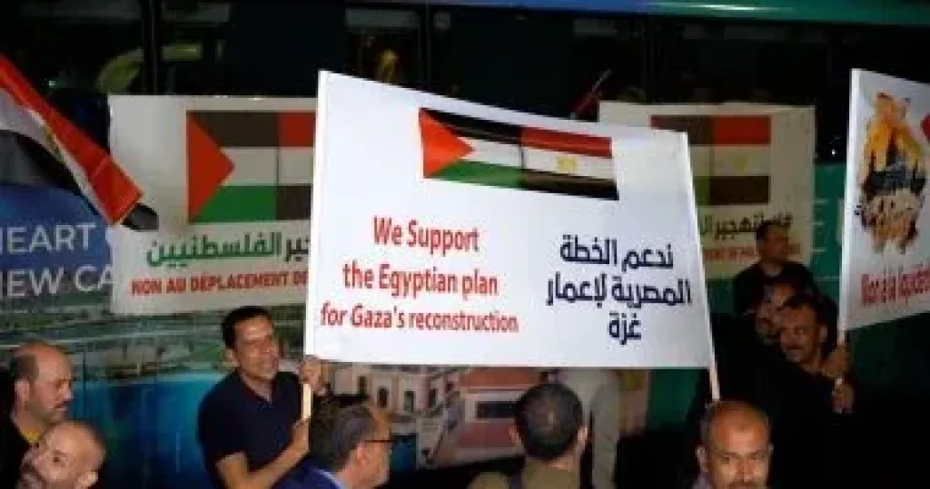 احتشاد عشرات الآلاف من المواطنين المصريين