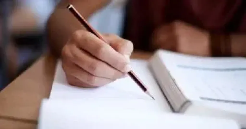 4 نماذج امتحانية بكراسة البوكليت