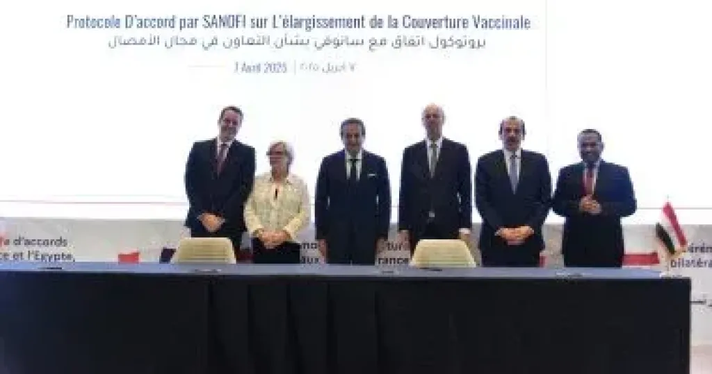 جانب من توقيع البروتوكول