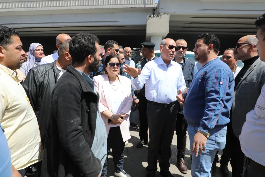 محافظ القاهرة يقود حملة مكبرة لنقل الباعة الجائلين