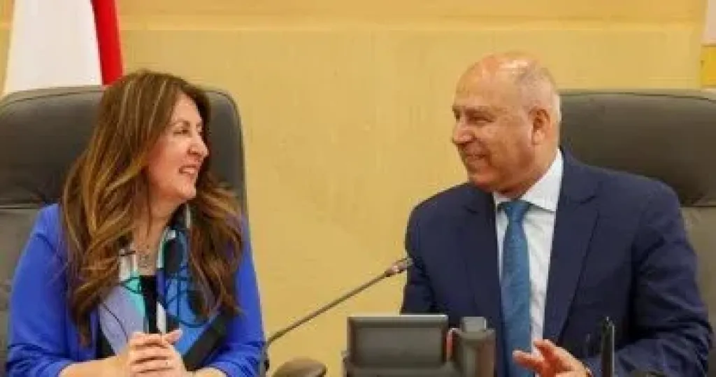 السفيرة الأمريكية مع وزير النقل