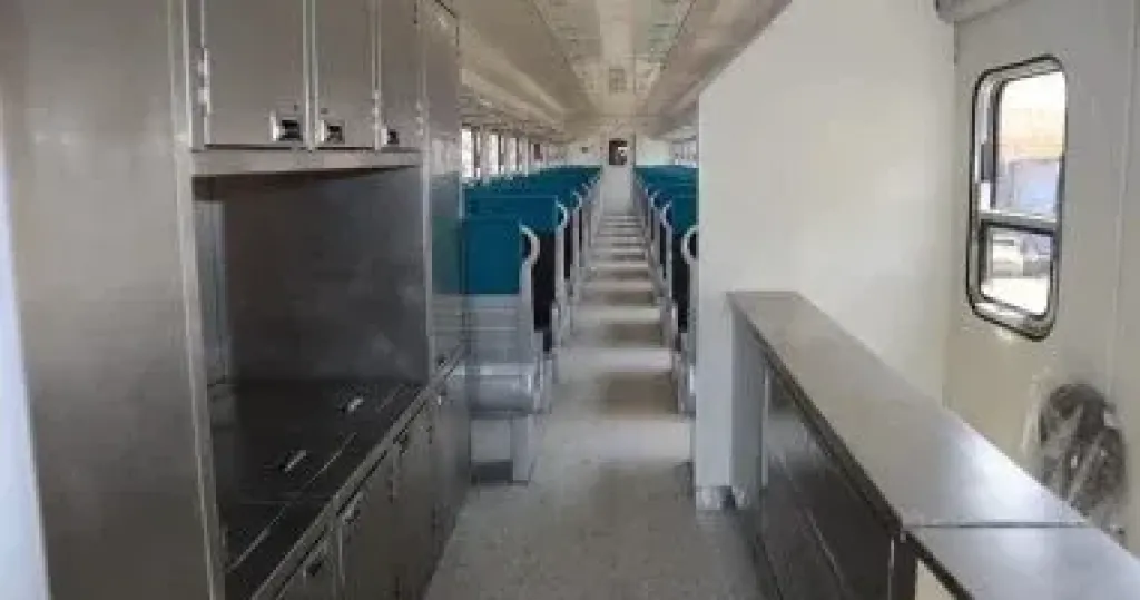 تعديل تركيب عربات عدد من القطارات