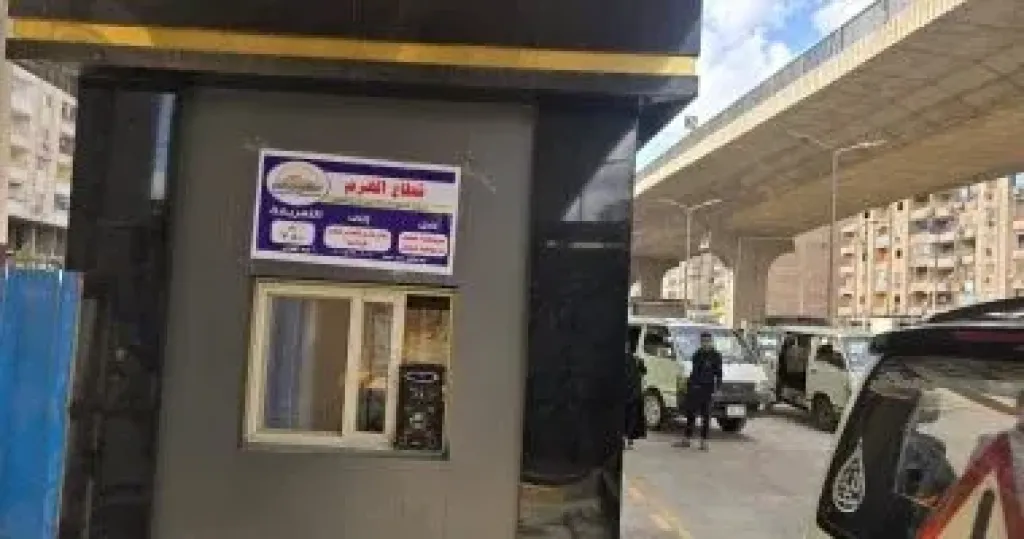 محافظة الجيزة تنشر لافتات التعريفة الجديدة فى المواقف الرسمية