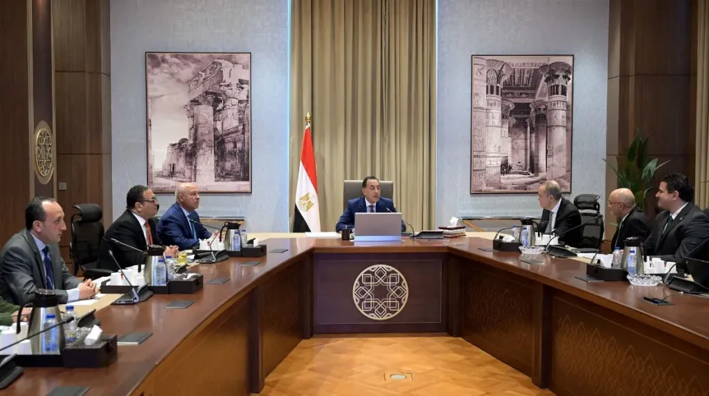 اجتماع مدبولي مع مسئولي “المنصور للسيارات”