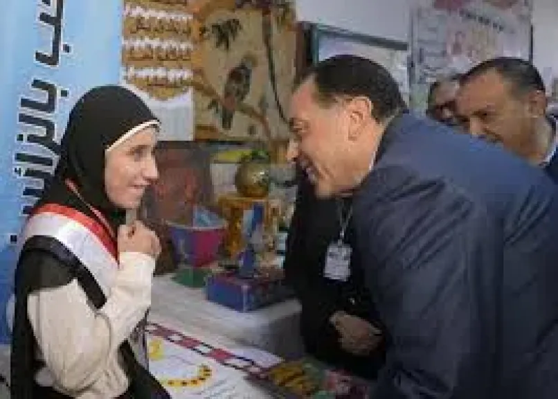 مدبولي وطالبة اسيوط