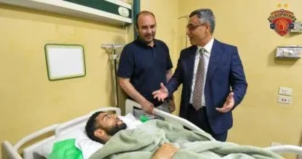 سفير دولة الجزائر في مصر يزور أحمد القندوسى