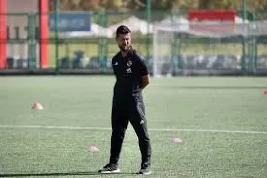 لوبوف المدير الفنى لسيدات الاهلى