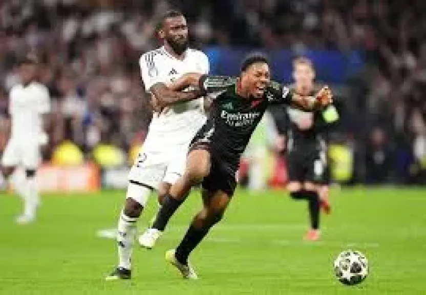 فرحة ساكا بعد تسجيل هدف أرسنال ضد ريال مدريد