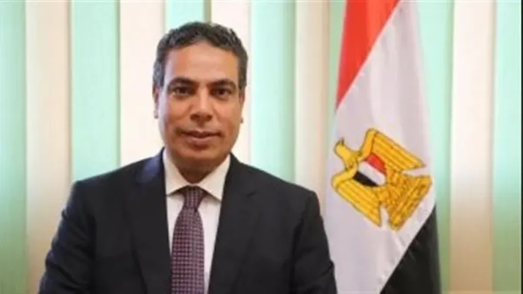  الدكتور عادل عبد الغفار