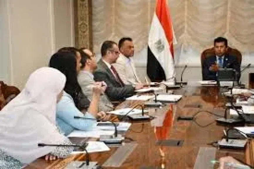 وزير الشباب والرياضة مع قيادات الوزارة