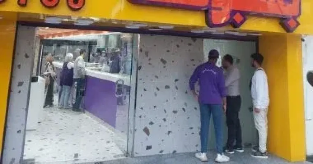 حي مدينة نصر يغلق محلات بشارع عباس العقاد لإدارتها بدون ترخيص