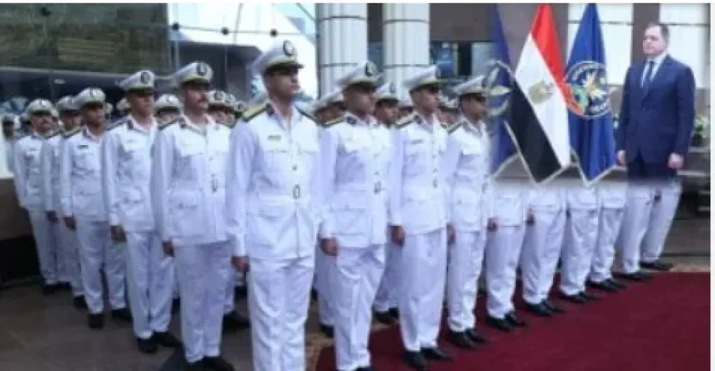 زى الشرطة الابيض