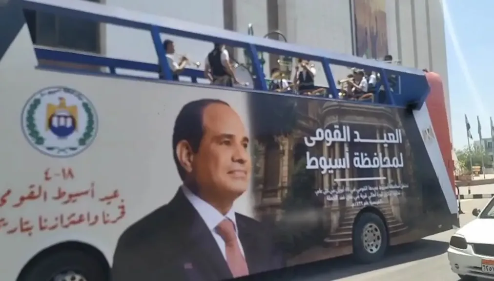 جانب من متابعه 