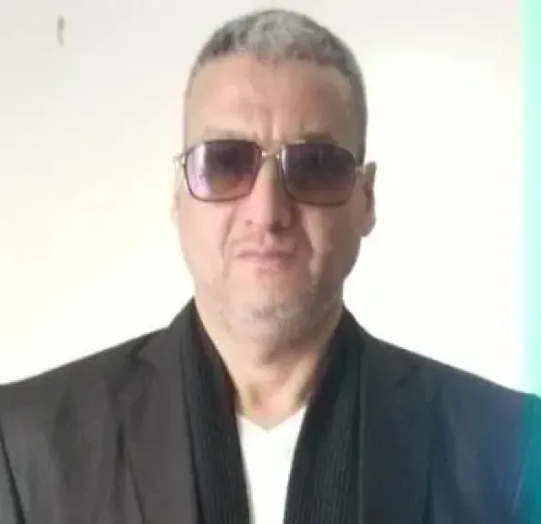 الكاتب 