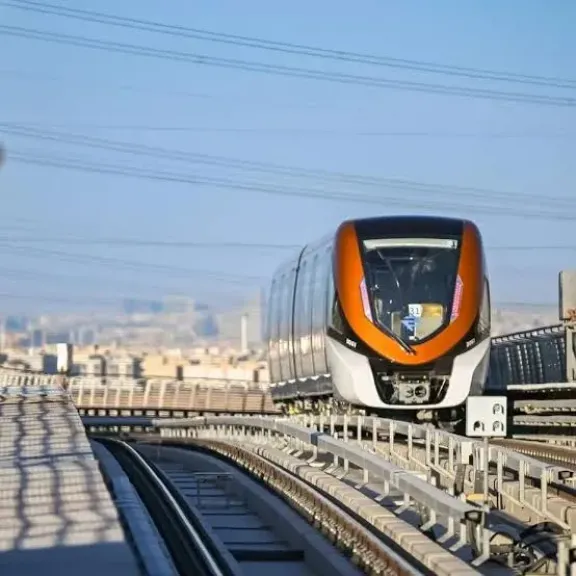 القطار البرتقالي