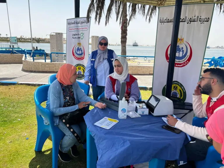 فرق التثقيف الصحي بالبحيرة تجوب المتنزهات للتوعية