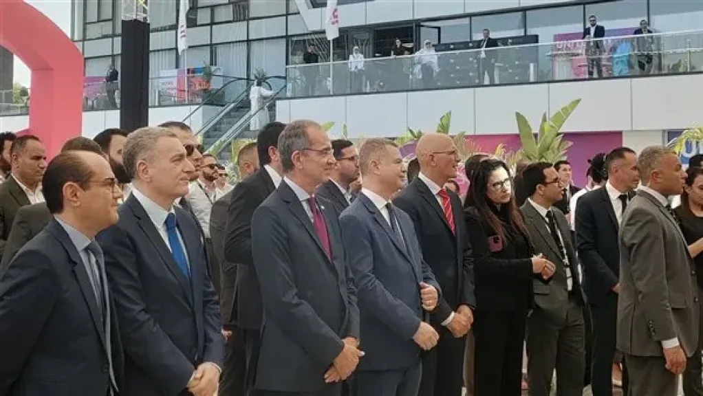 وزير الاتصالات 
