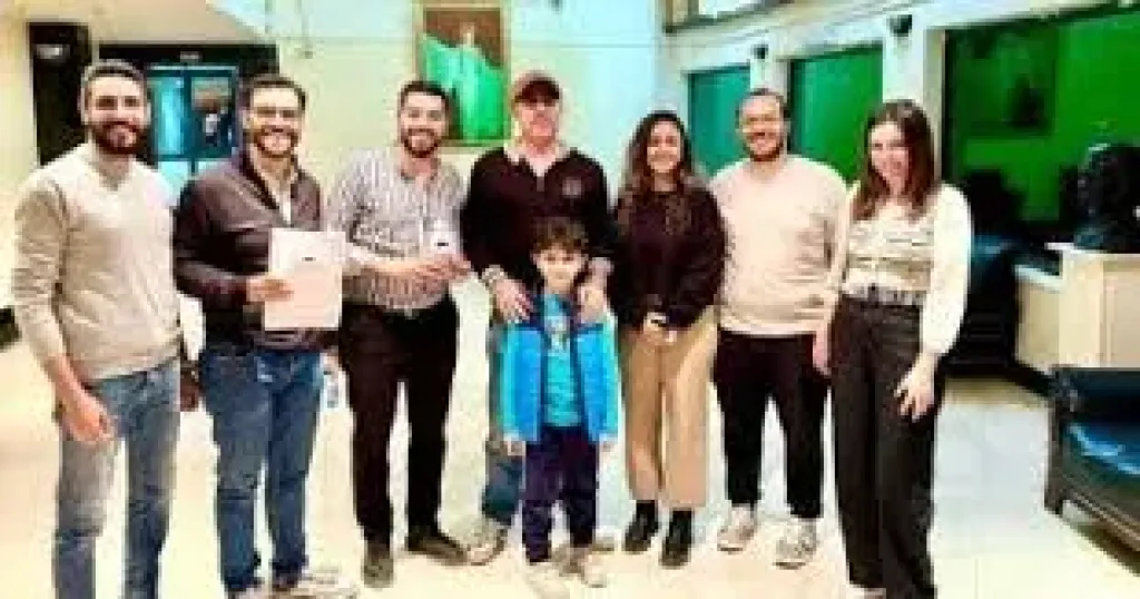 محمد عبد العظيم مع اسرة المسرحية