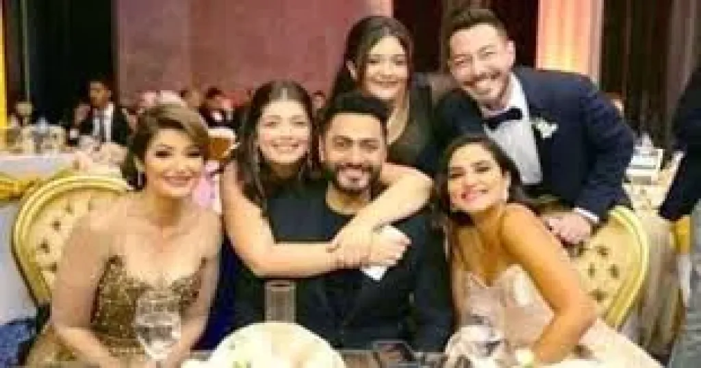 تامر حسنى مع احمد زاهر وعائلته