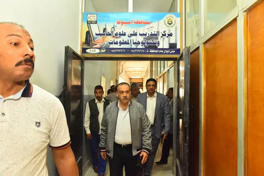 محافظ أسيوط 